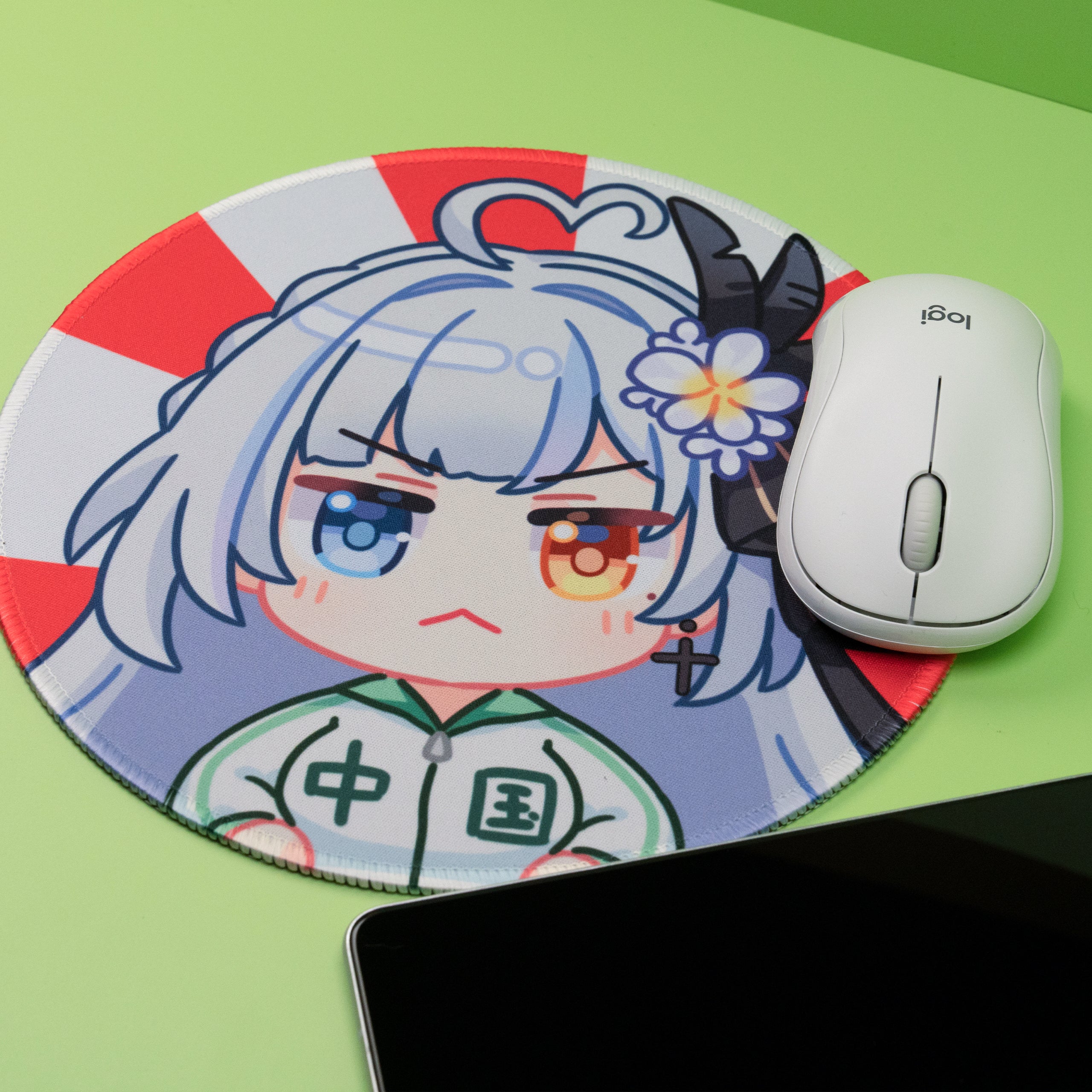 Milky Green Undead of the Night Round Mouse Pad