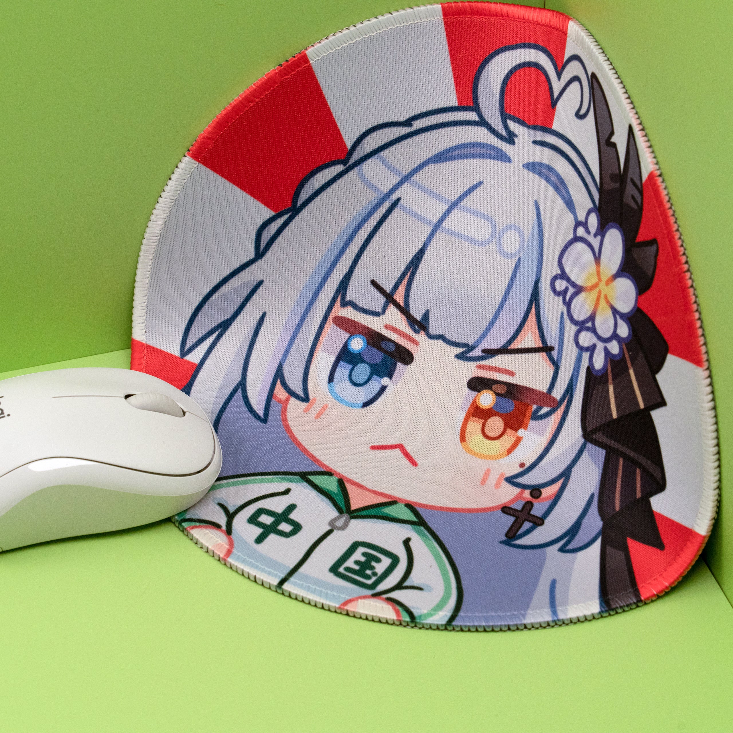 Milky Green Undead of the Night Round Mouse Pad